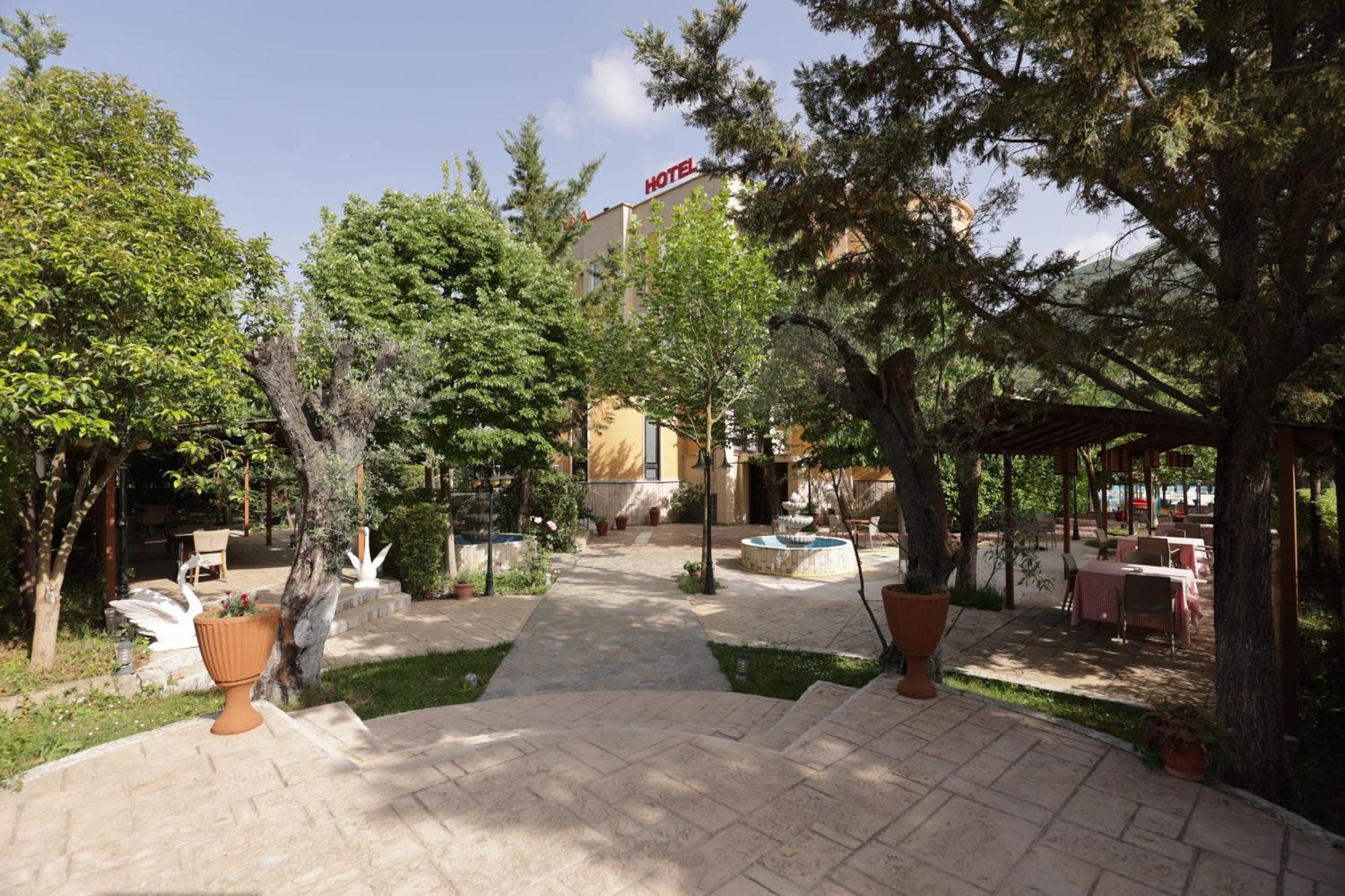 Mema Resort Tirana Exteriör bild