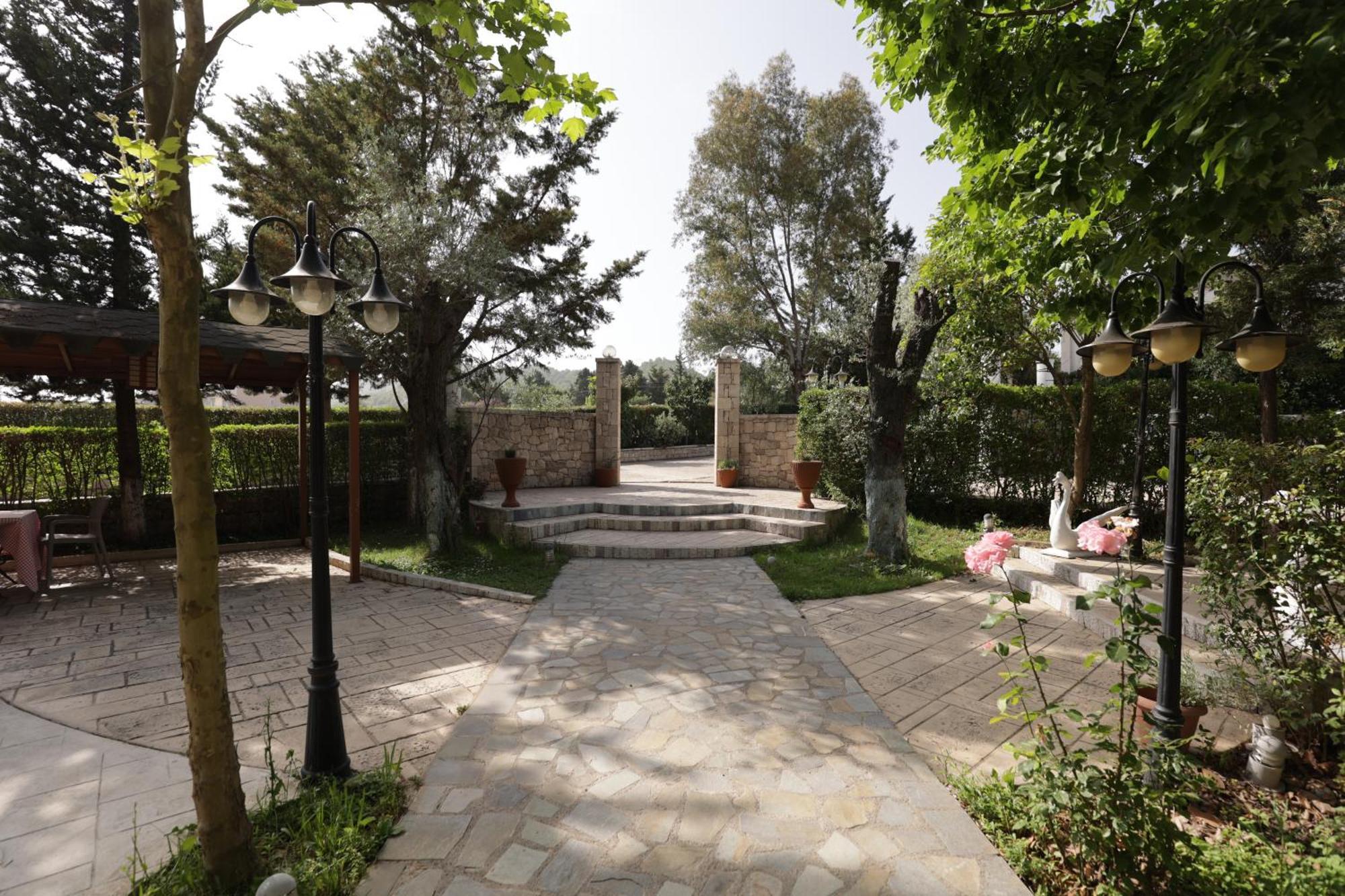 Mema Resort Tirana Exteriör bild